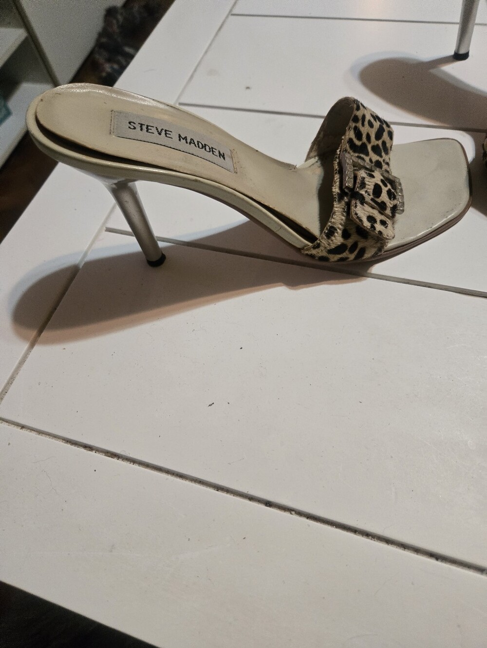 Vintage Pre Loved Steve Madden Women's Leopard Print Buckle Slide Heels in Beige - Picture 4 of 6